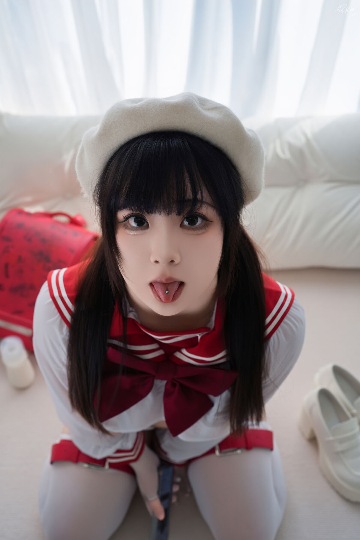 Coser@皮皮奶可可爱了啦 – Jk红书包 (47P)
