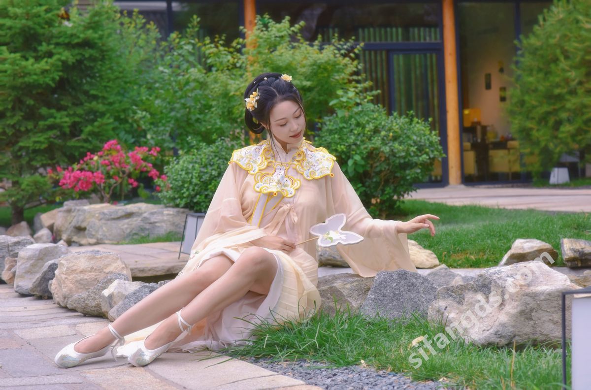 XR Uncensored Qing Miao 清妙 – R18 秀人网模特 25年新作品 浴室 And 户外 Part02 (53P)