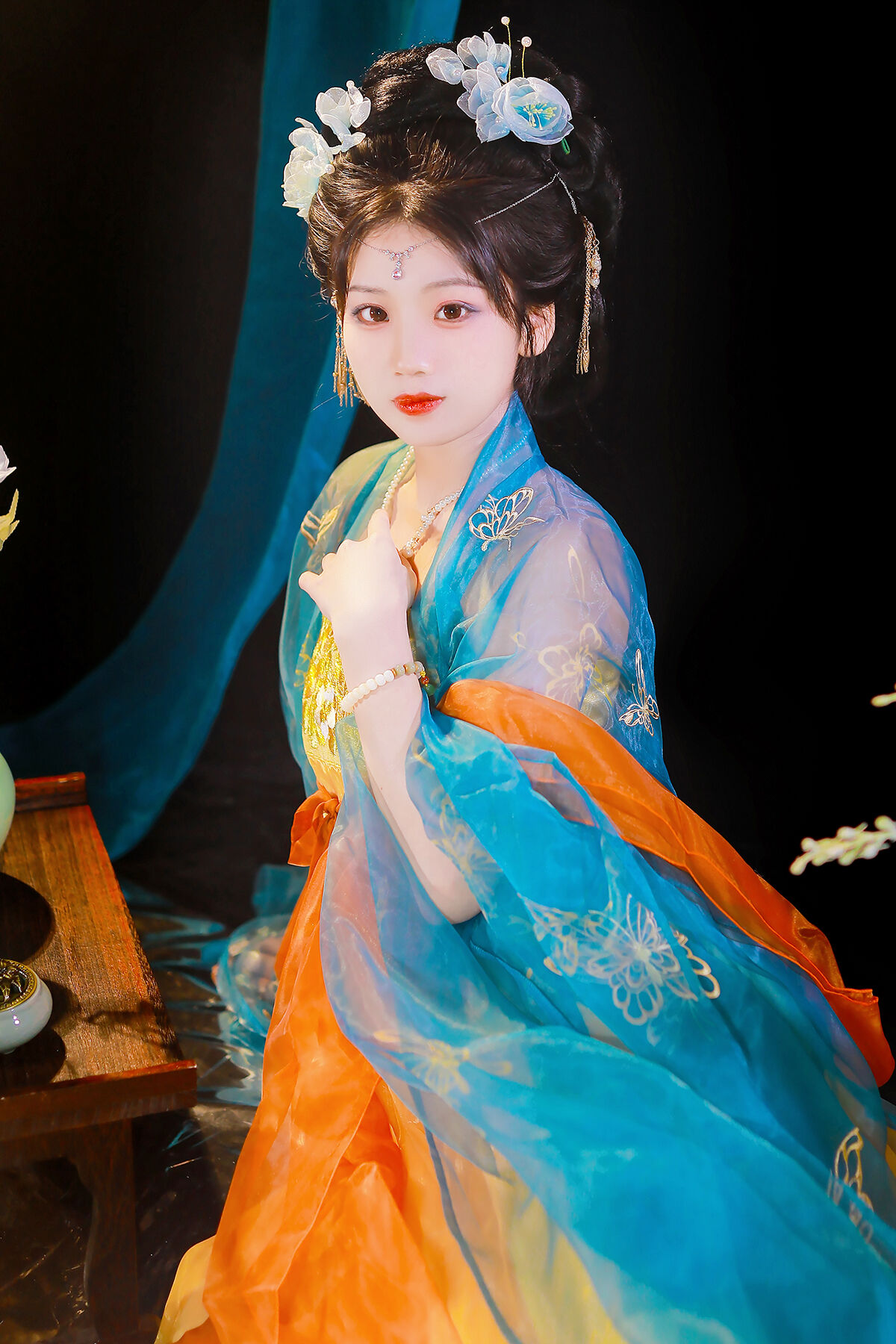 YiTuYu艺图语 Vol.8104 周周Ay (23P)
