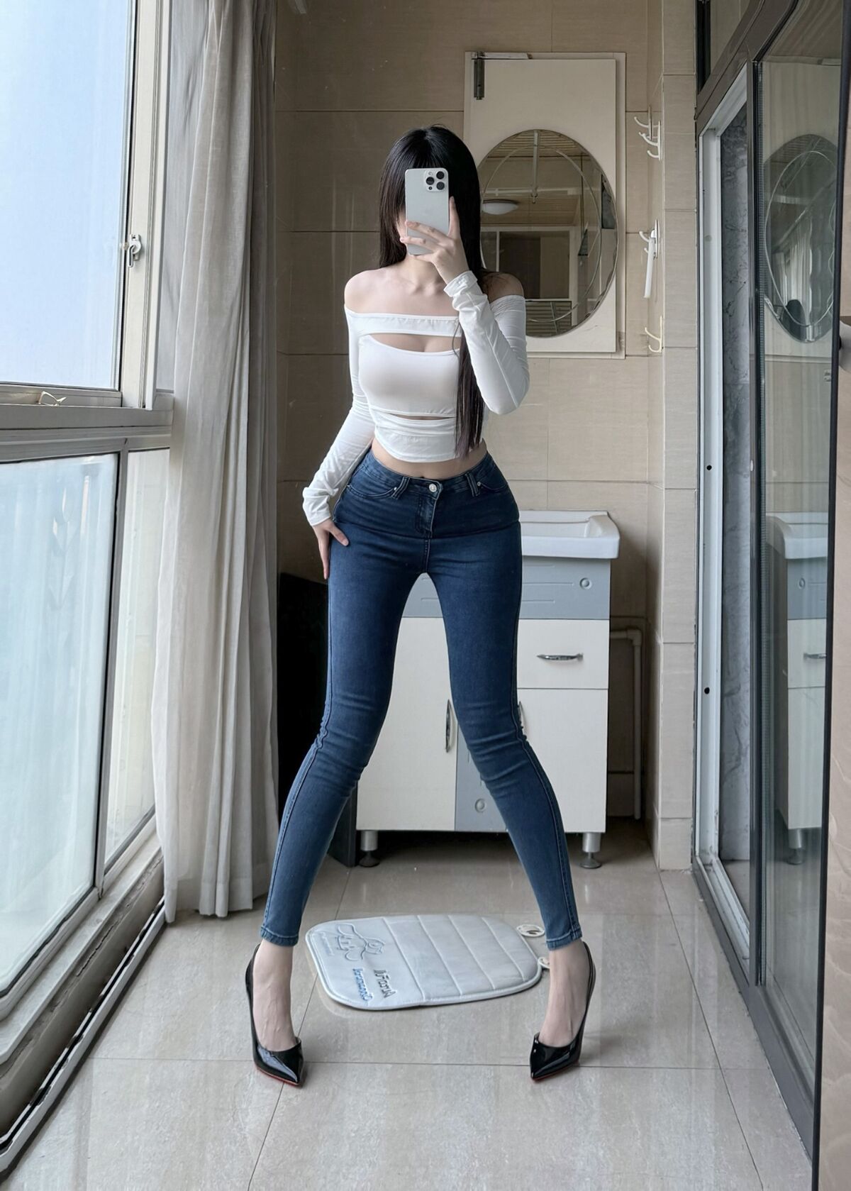 Coser@不可爱羚 – 牛仔裤 (29P – 7V)