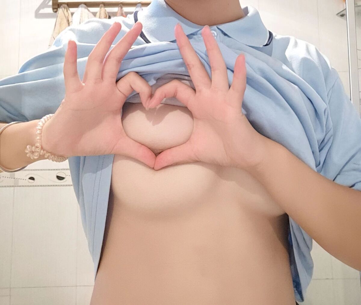 Shi Hua Hua Ya 是嚯嚯呀 – X福利姬 极品萝莉 (27P – 14V)