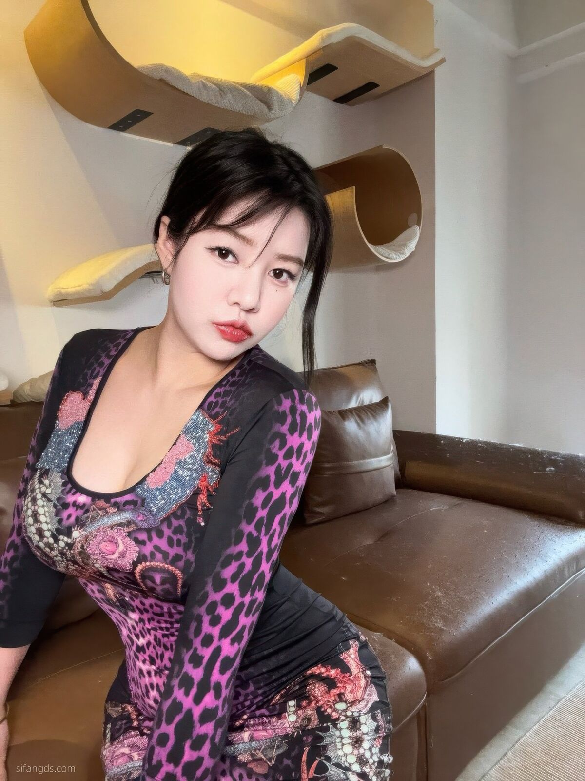 Sha Le Mei Xiao Cang Lao Shi 莎乐美小苍老师 – 网红外围 最新私密群门槛福利 Part02 (61P)