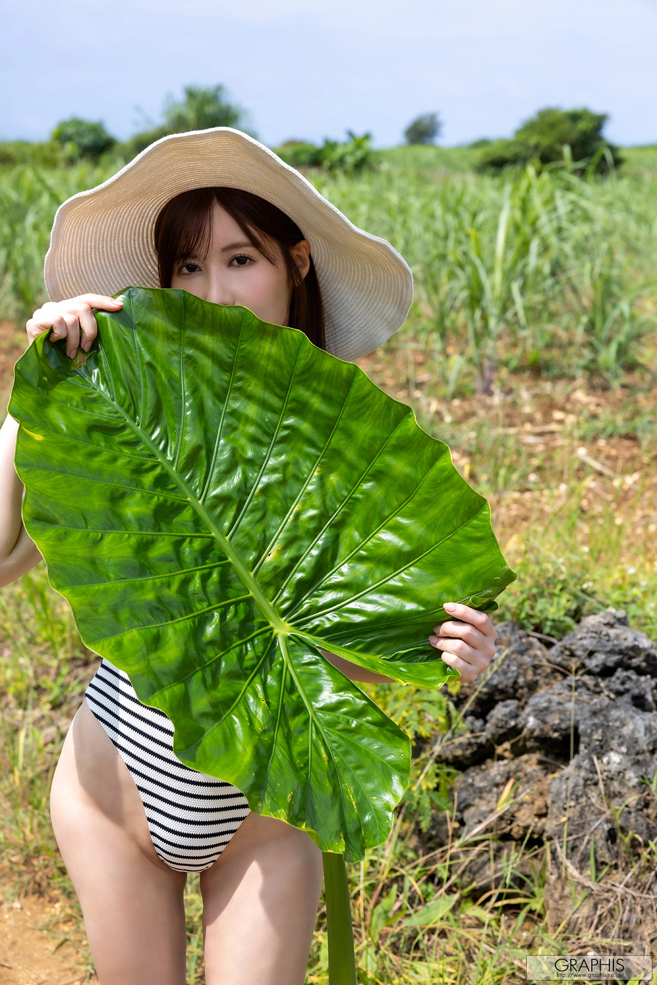 Riho Fujimori 藤森里穂, Graphis Gals 「Looks hot on you!」 Vol.02