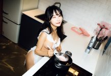 Mona (모나) & Jucy (쥬시) – Valentine & Moon Night Snap