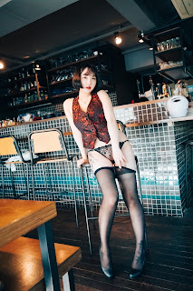 [Loozy] Son Ye-Eun (손예은) – Tainted Love Bar