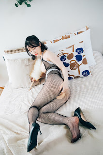 [Loozy] Son Ye-Eun (손예은) – Happy Birthday (+S.Ver)