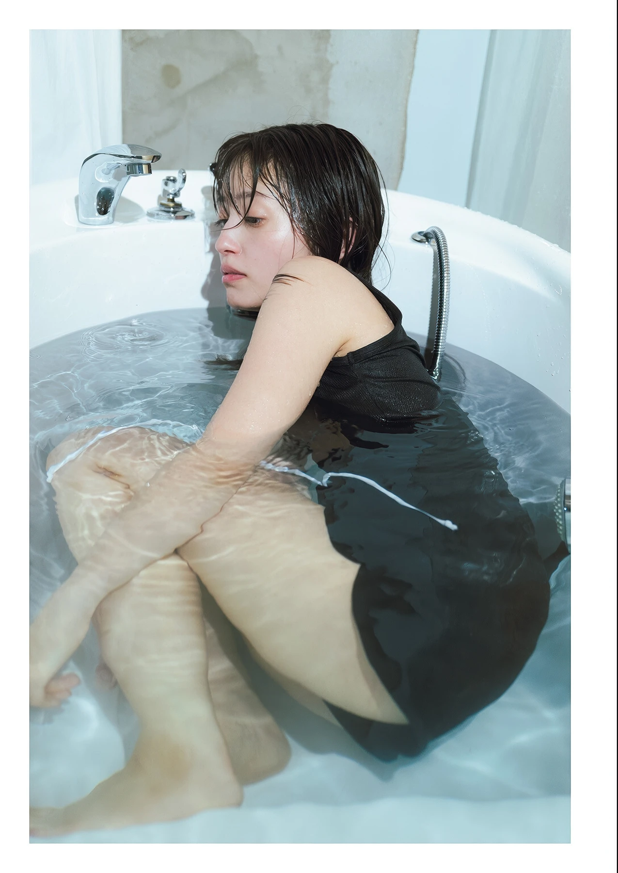Rikako Aida 逢田梨香子, 写真集 「日々」 Set.01