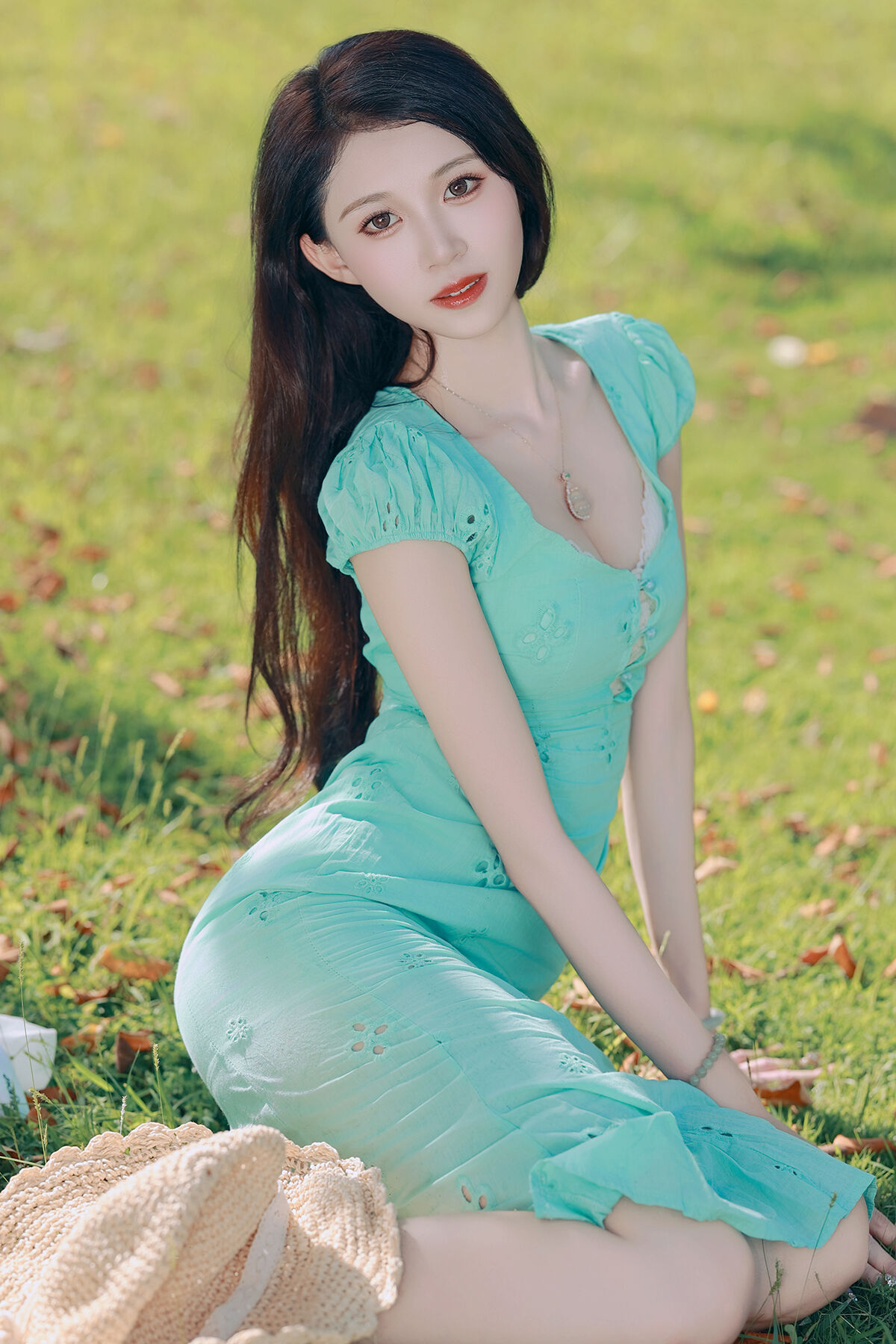 YiTuYu艺图语 Vol.7492 Liu Liu