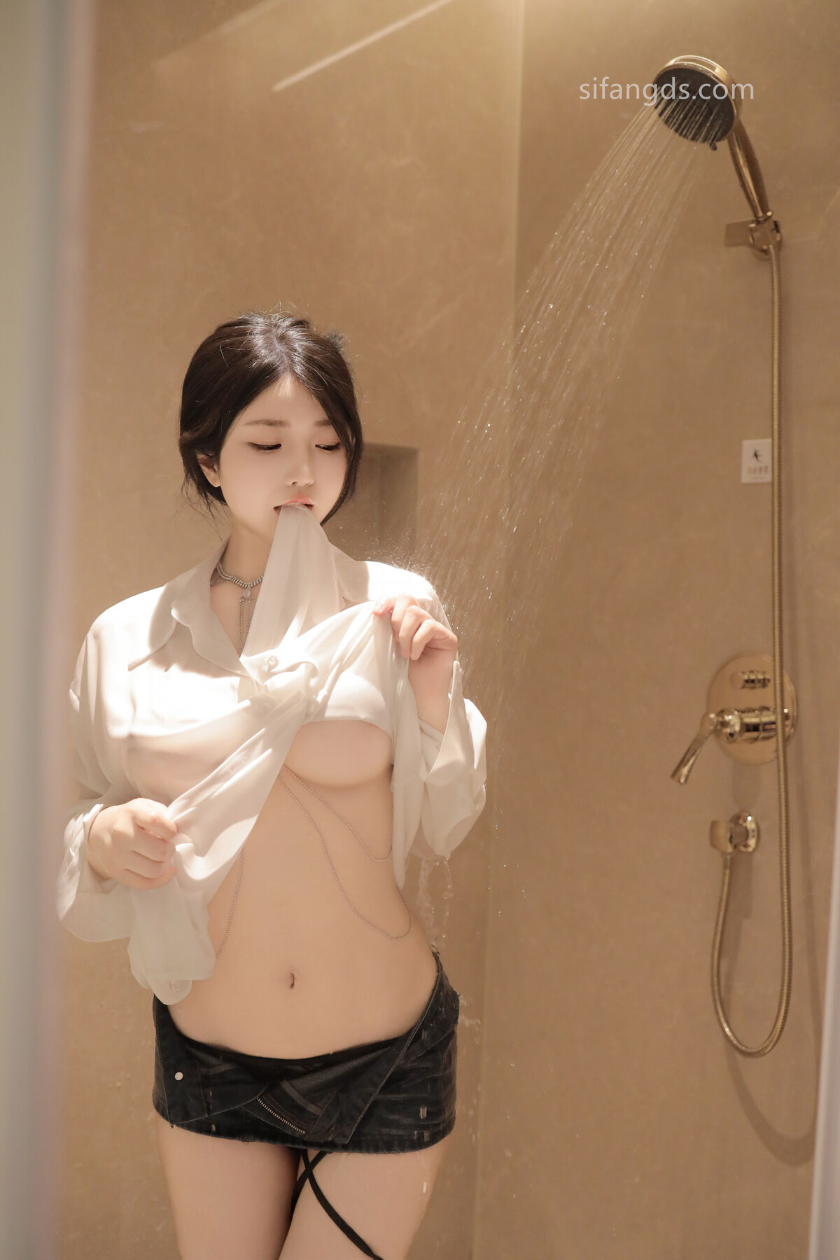 XR Uncensored Chen Xiao Hua 陈小花 – R18 秀人网模特 浴室中的激情 Part01 (47P – 8V)