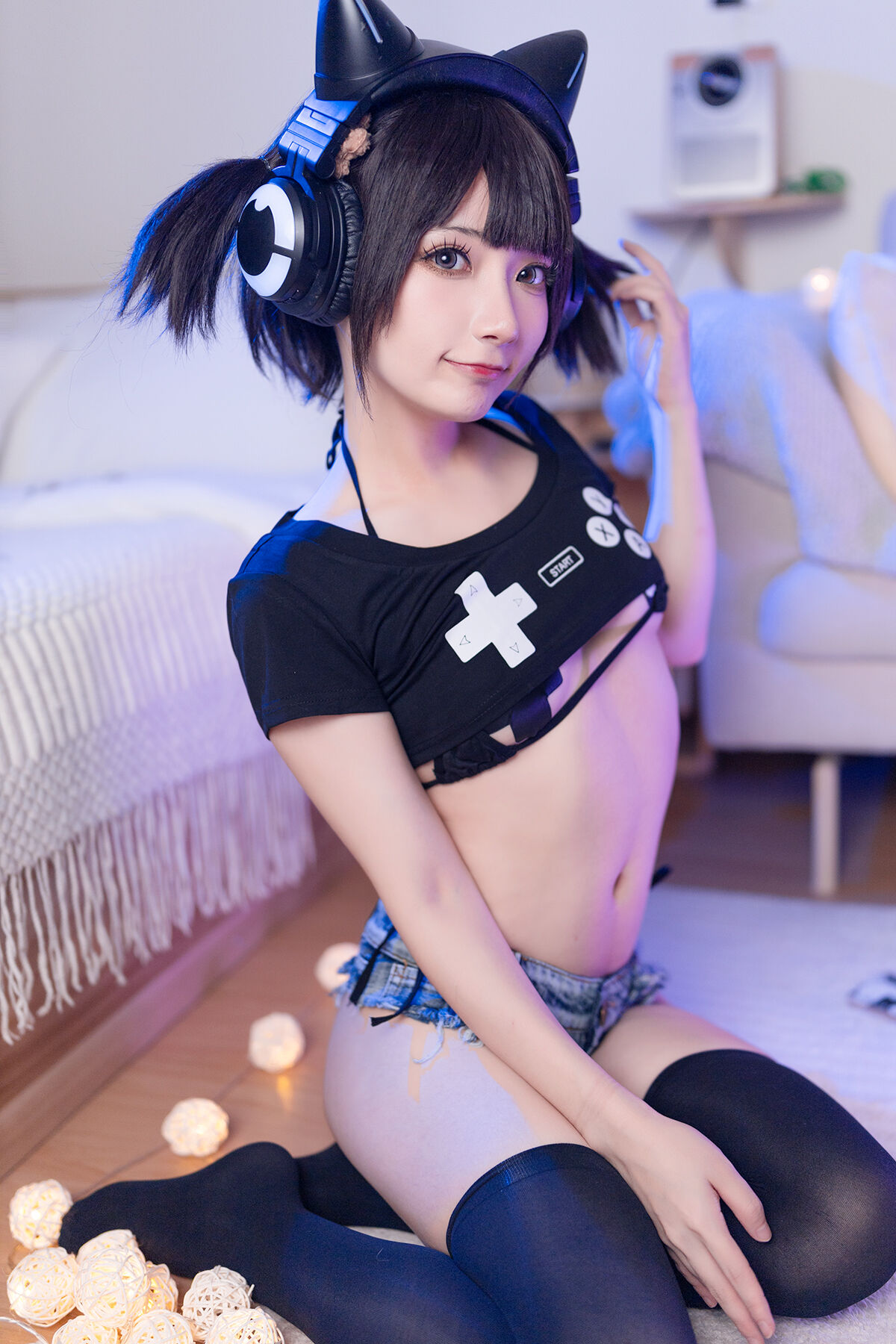 Coser@是三不是世w – 偷玩游戏机的少女