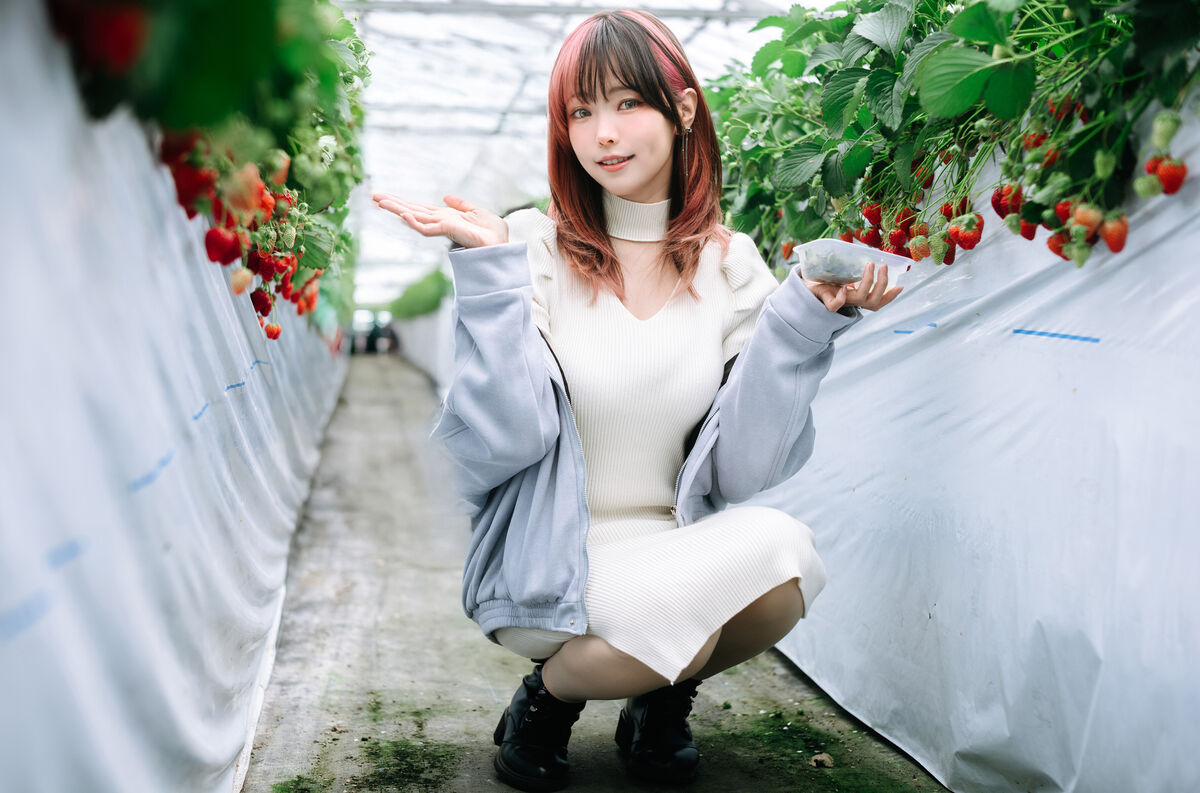 Coser@Ely_eee ElyEE子 – Strawberry Picking Date (35P – 2V)