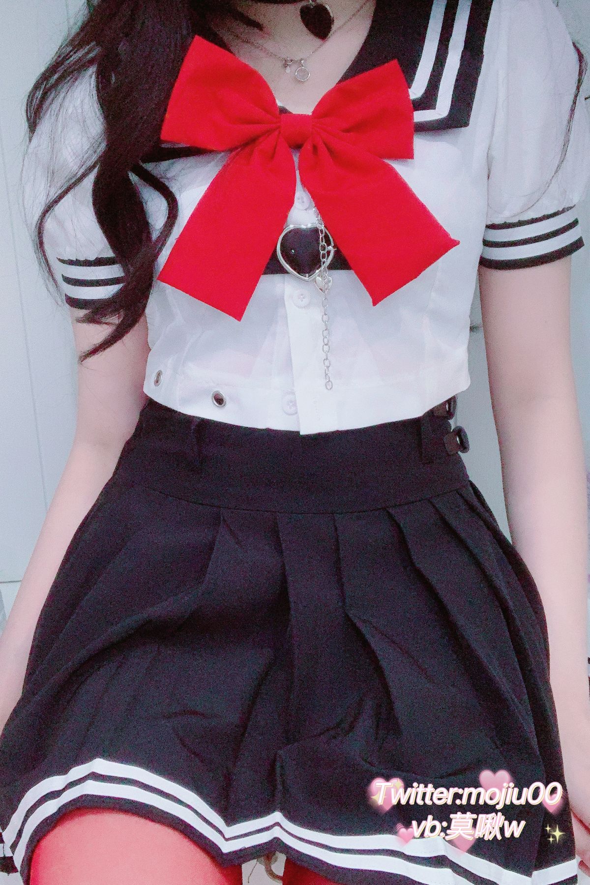 Coser@小青茗 – 露脸JK定制红色丝袜 (33P)