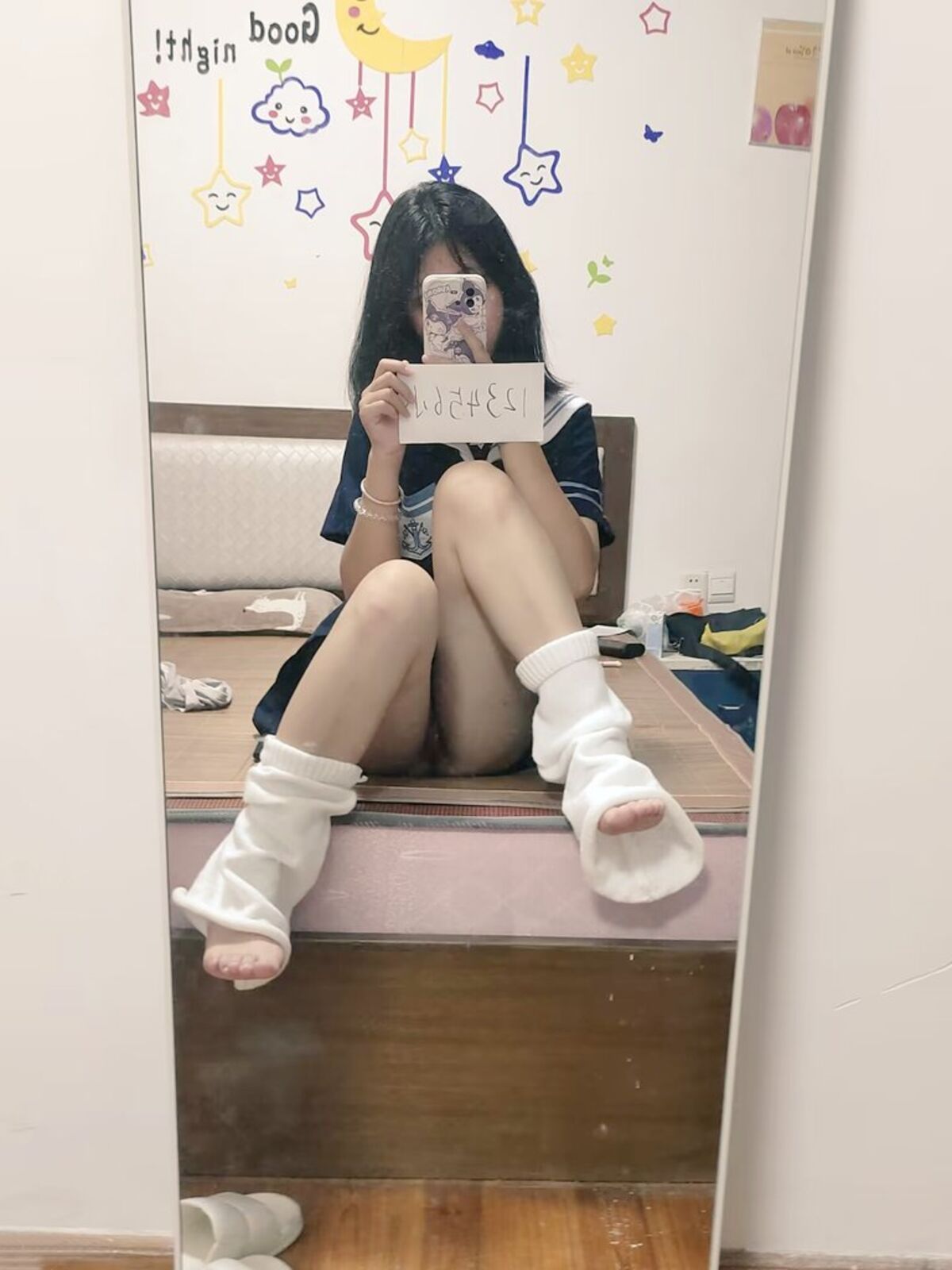 Shi Hua Hua Ya 是嚯嚯呀 – X福利姬 极品萝莉 (27P – 14V)