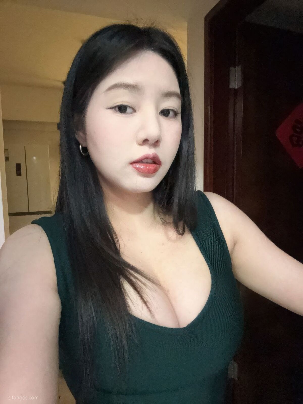 Sha Le Mei Xiao Cang Lao Shi 莎乐美小苍老师 – 网红外围 最新私密群门槛福利 Part01 (61P – 28V)