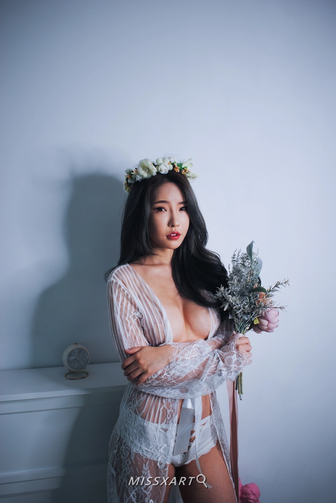Hanna – White