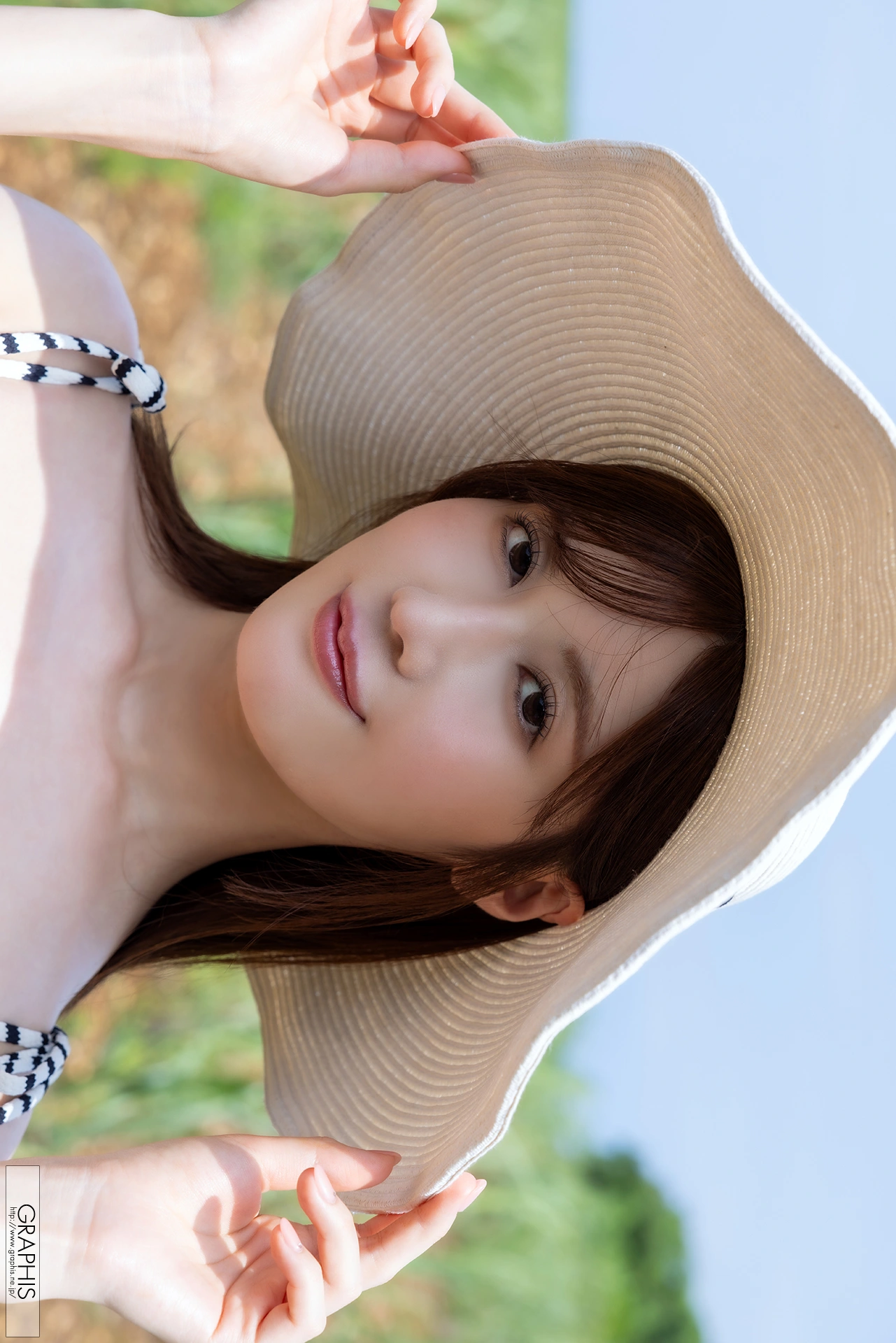 Riho Fujimori 藤森里穂, Graphis Gals 「Looks hot on you!」 Vol.02