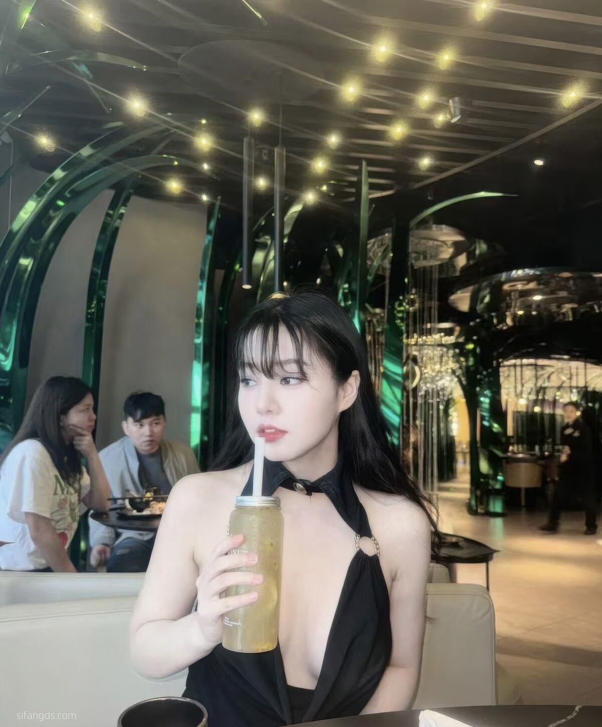 Sha Le Mei Xiao Cang Lao Shi 莎乐美小苍老师 – 网红外围 最新私密群门槛福利 Part04 (61P)