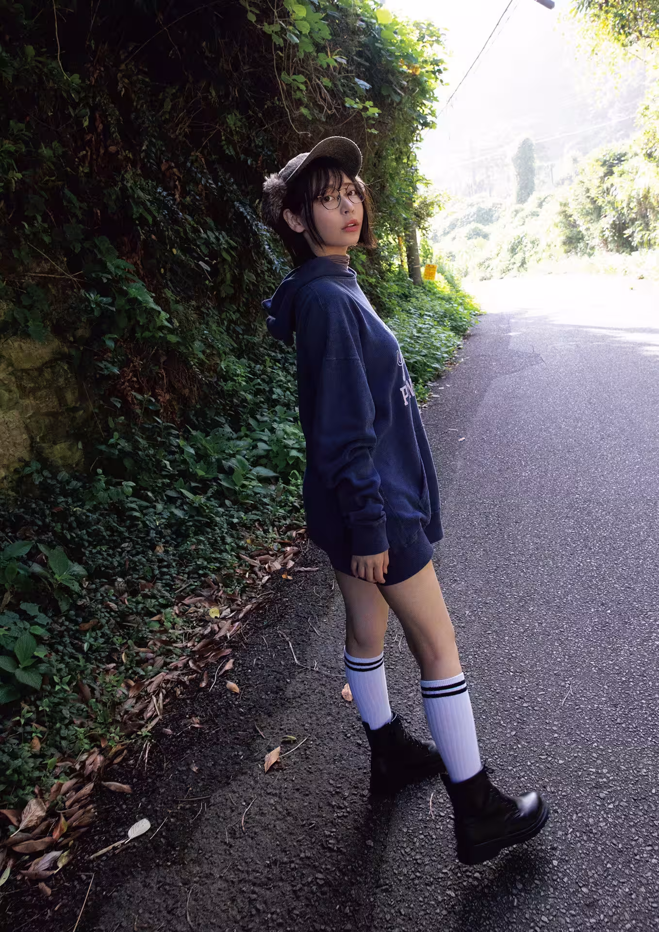 [小日向結衣] 魅惑臉蛋配火辣身材 全網瘋傳 (16 Photos)