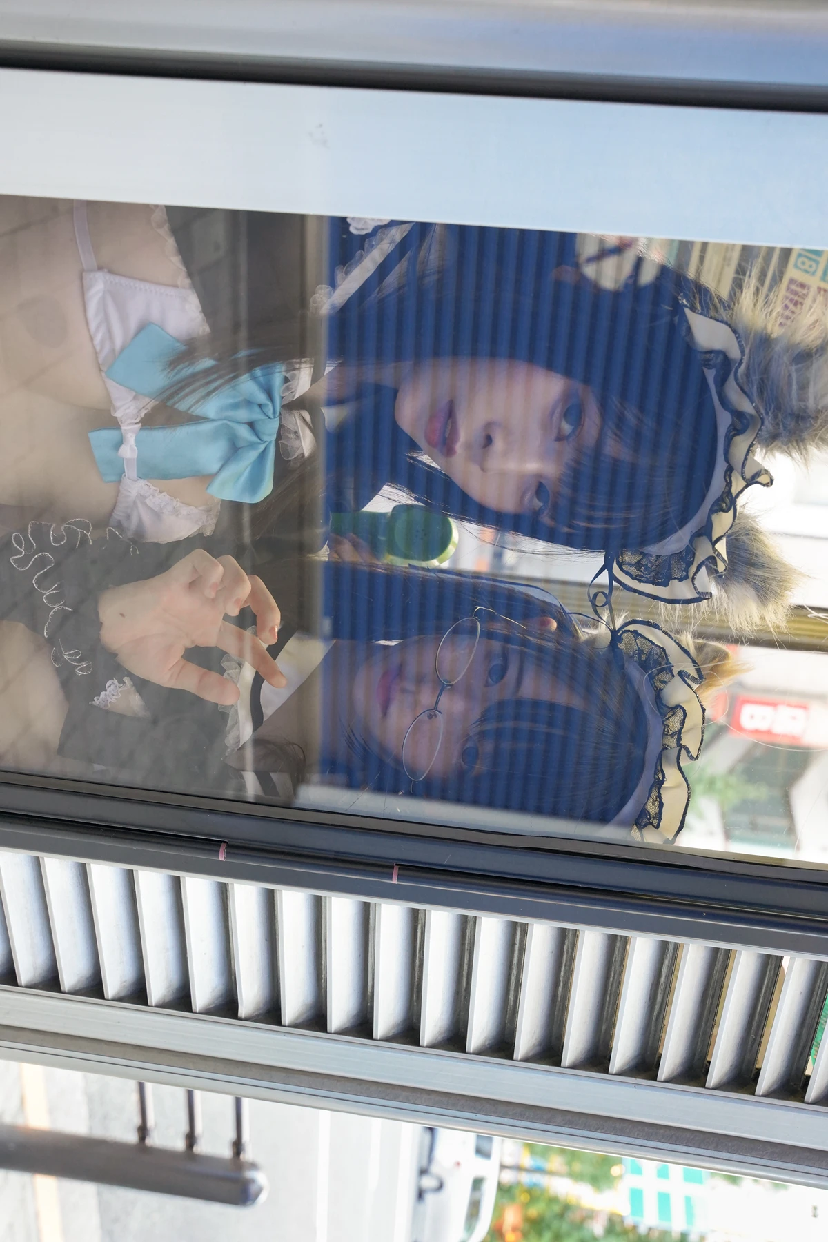 Sui Utatane うたたね翠, Mizuna Shione 水那しおね, 写真集 「野生のメイドがあらわれた！」 Set.02