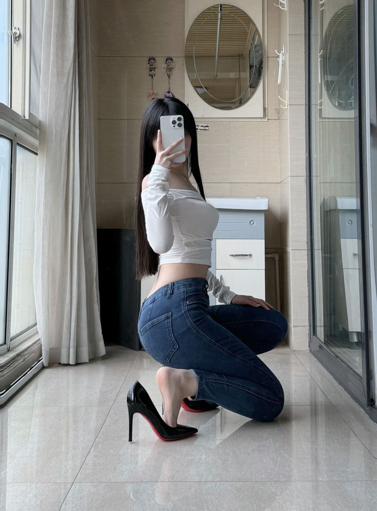 Coser@不可爱羚 – 牛仔裤 (29P – 7V)