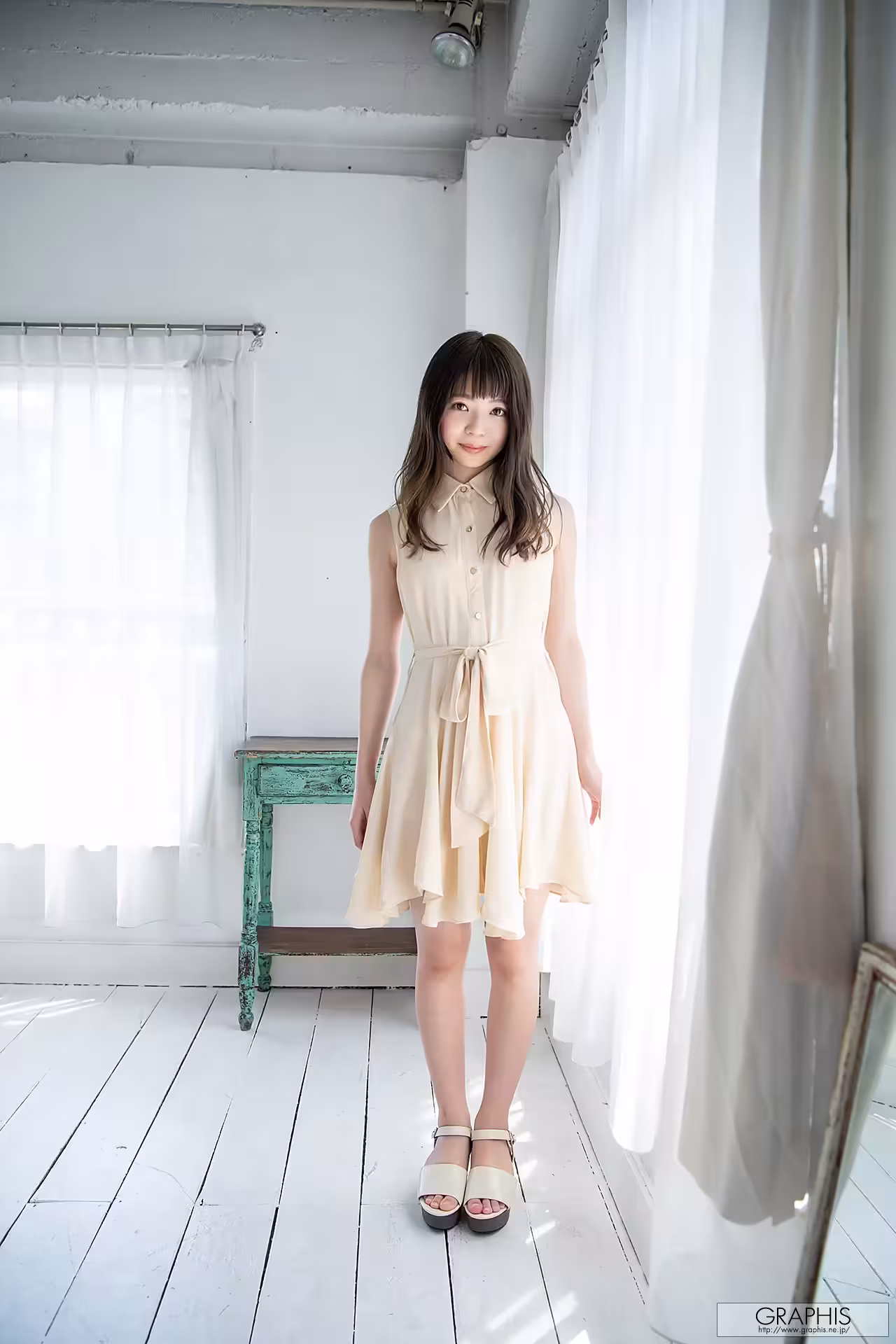 [槙いずな] 小隻馬渾圓雪乳十分火辣 不看也難 (35 Photos)