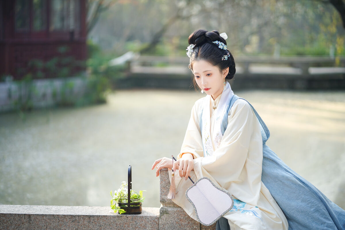 YiTuYu艺图语 Vol.8507 兔牙w (24P)