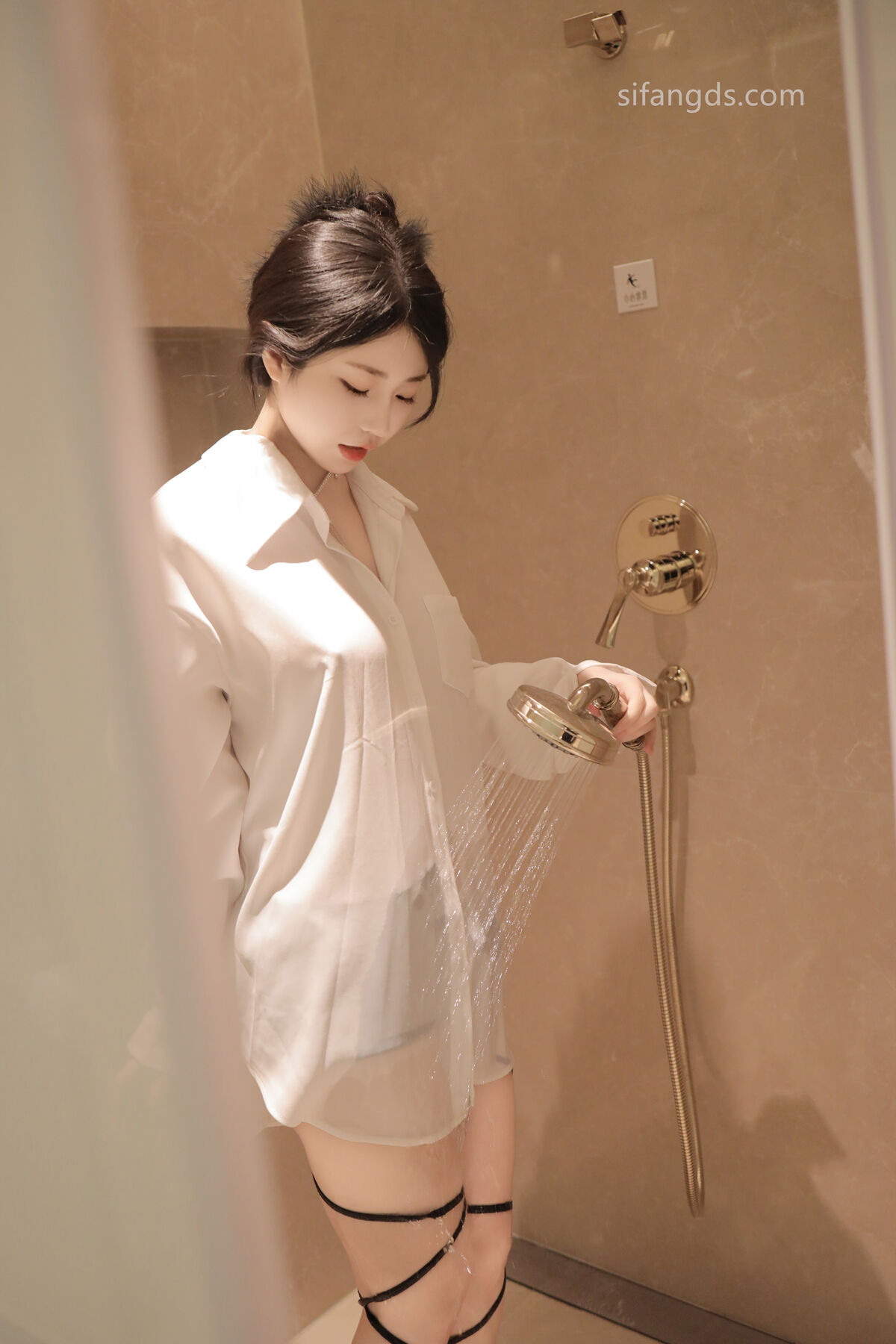 XR Uncensored Chen Xiao Hua 陈小花 – R18 秀人网模特 浴室中的激情 Part01 (47P – 8V)