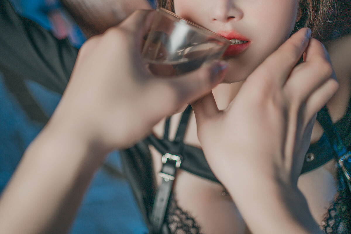 Coser@鹿八岁 – 特工的堕落 后篇 Part02 (56P)
