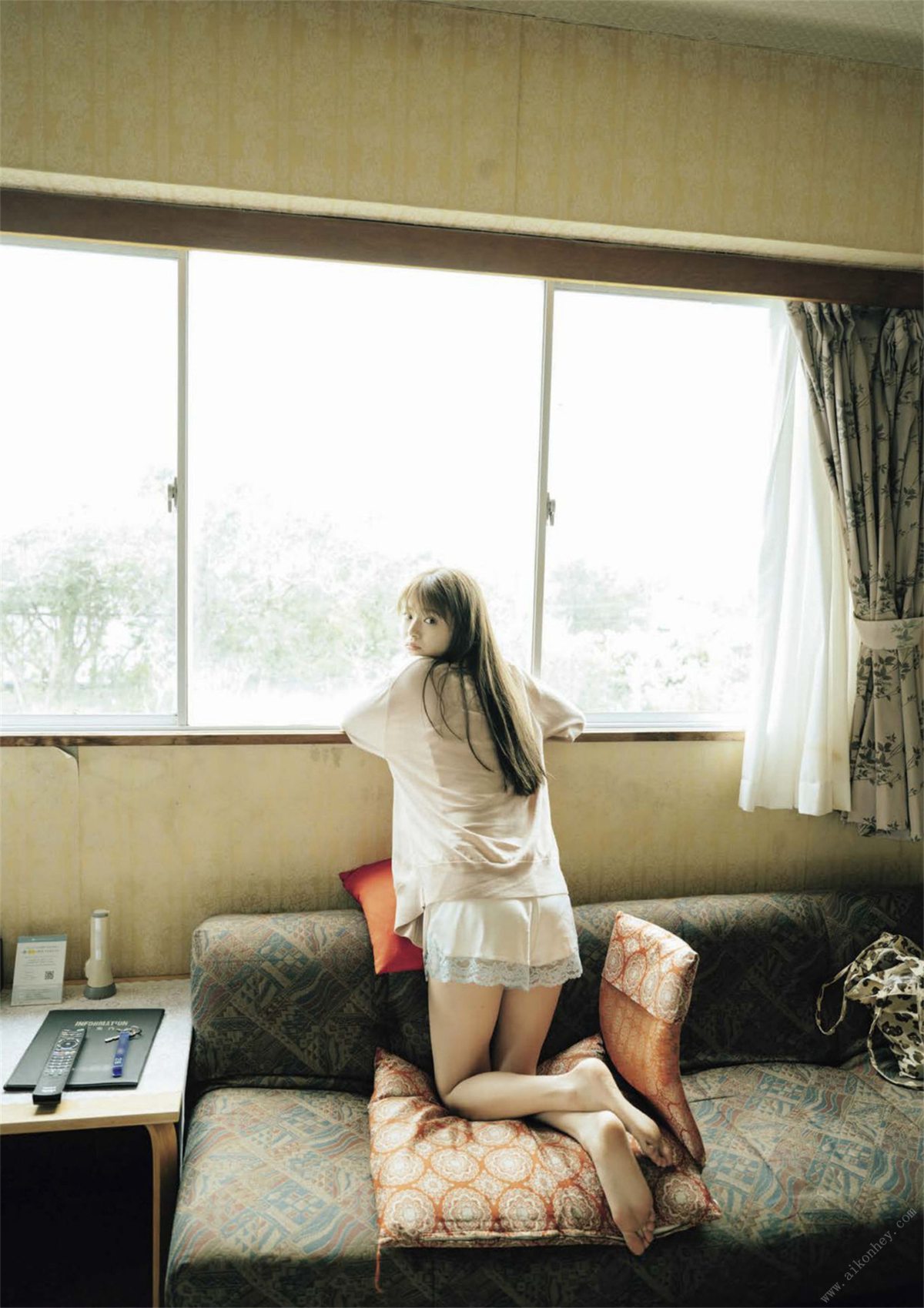 Photobook Yuka Suzuki 鈴木ゆうか 1st Photobook – Yu pace ゆうペース 2021-07-20