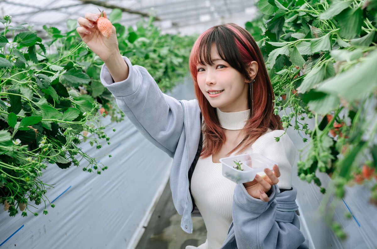 Coser@Ely_eee ElyEE子 – Strawberry Picking Date (35P – 2V)