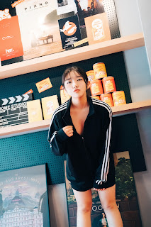 [Loozy] Sonson (손손) – Cinema Girl (+S.Ver)
