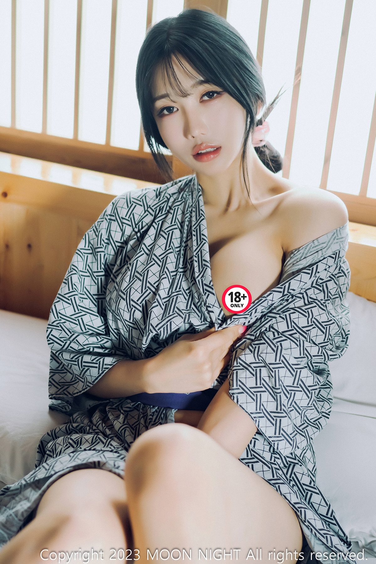 Moon Night Snap Yunjin – Digital Photobook S.Ver