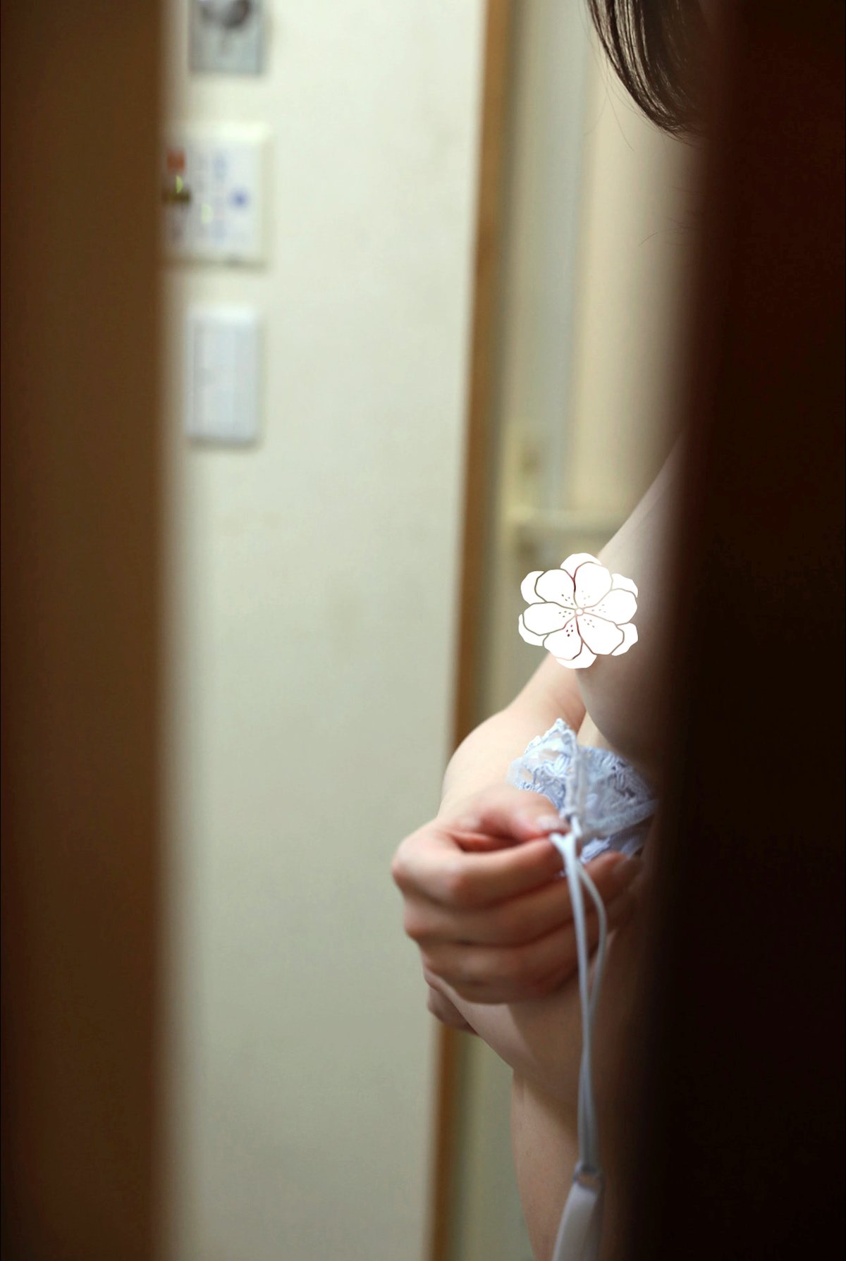 JP Mito Kana 水戸かな – 花を愛でる人