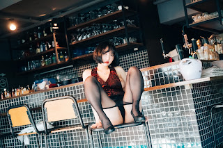 [Loozy] Son Ye-Eun (손예은) – Tainted Love Bar