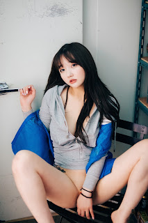 [Loozy] Son Ye-Eun (손예은) – CS Part Timer