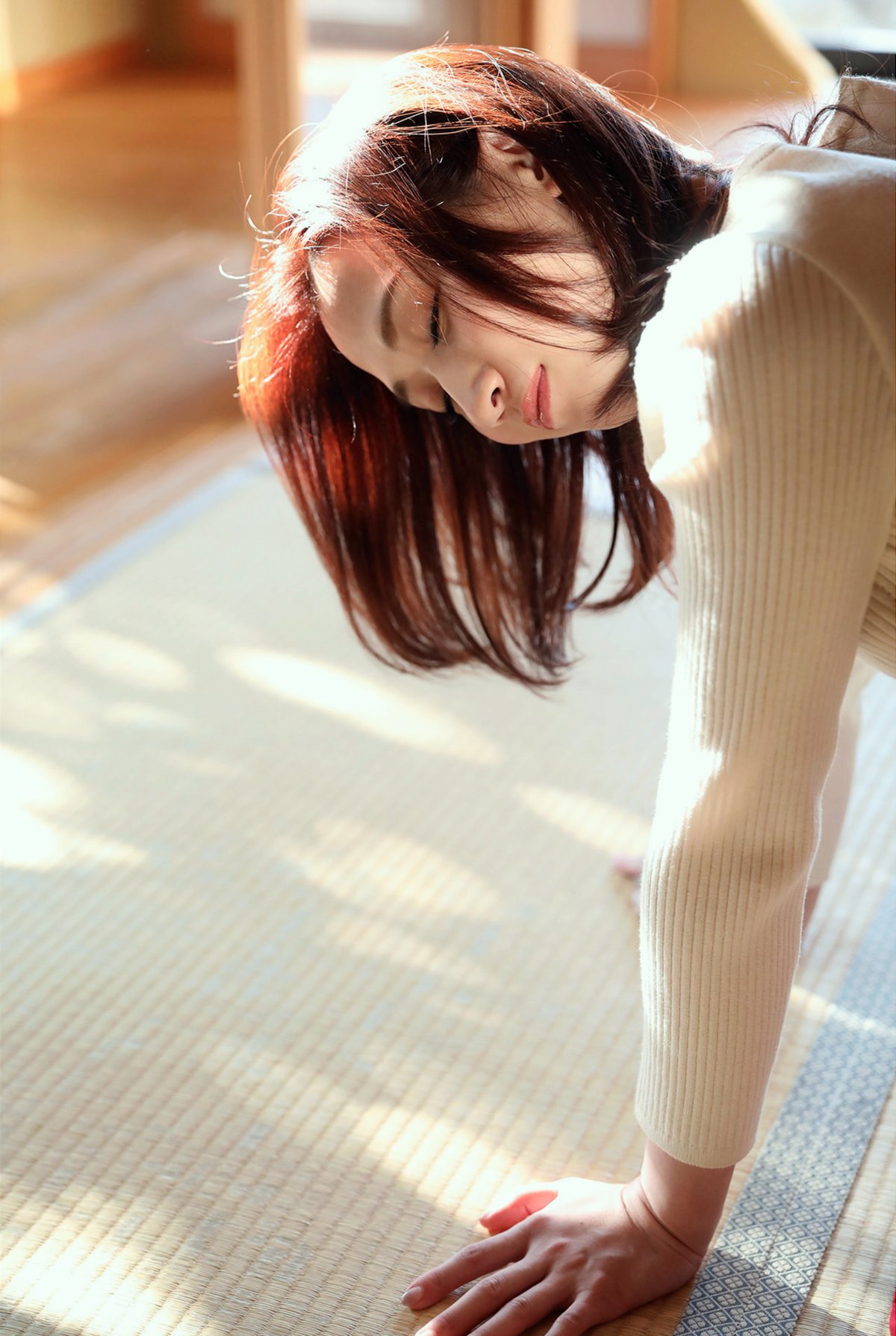 JP Mito Kana 水戸かな – 花を愛でる人