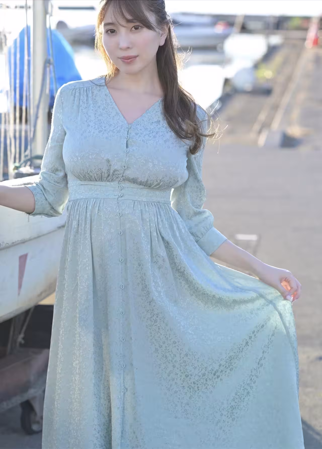 [森咲智美] 身材緊緻太性感 人妻滿滿魅惑 (30 Photos)