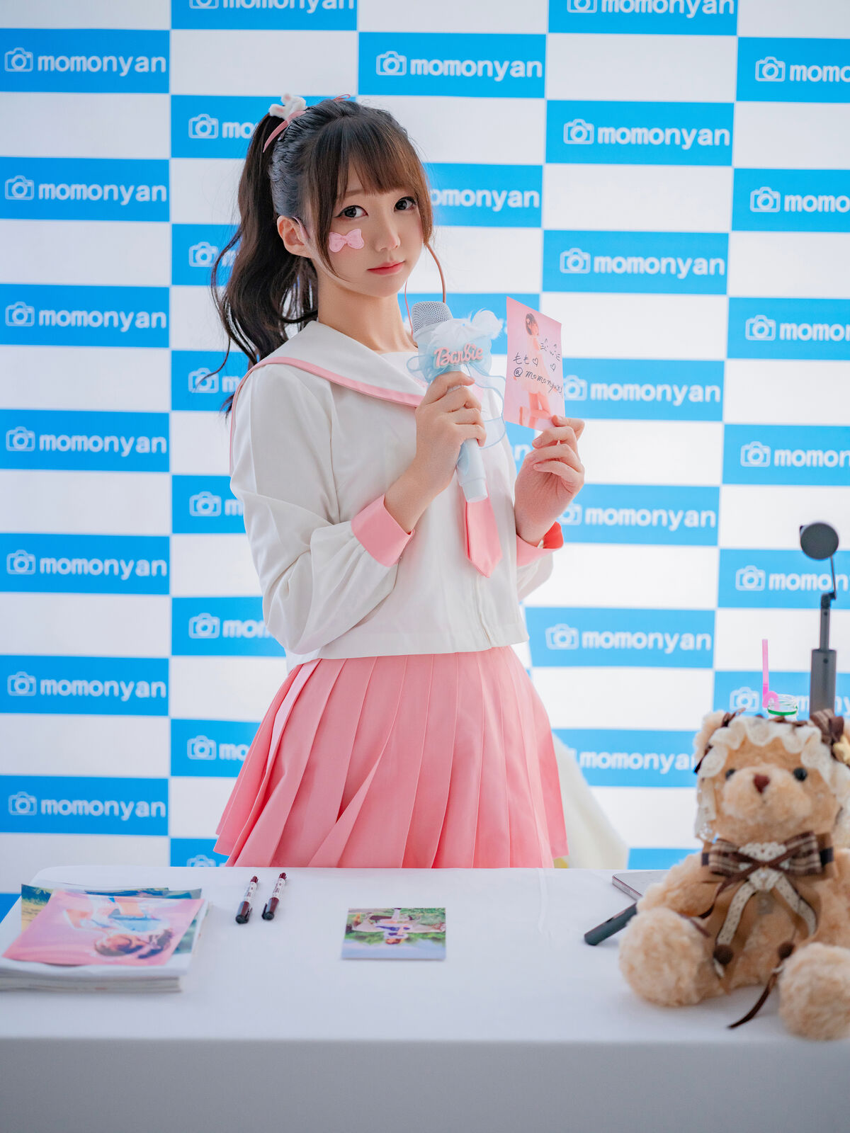 Coser@NAGISA魔物喵 – ビキニアイドルのサイン会 Part01 (61P)