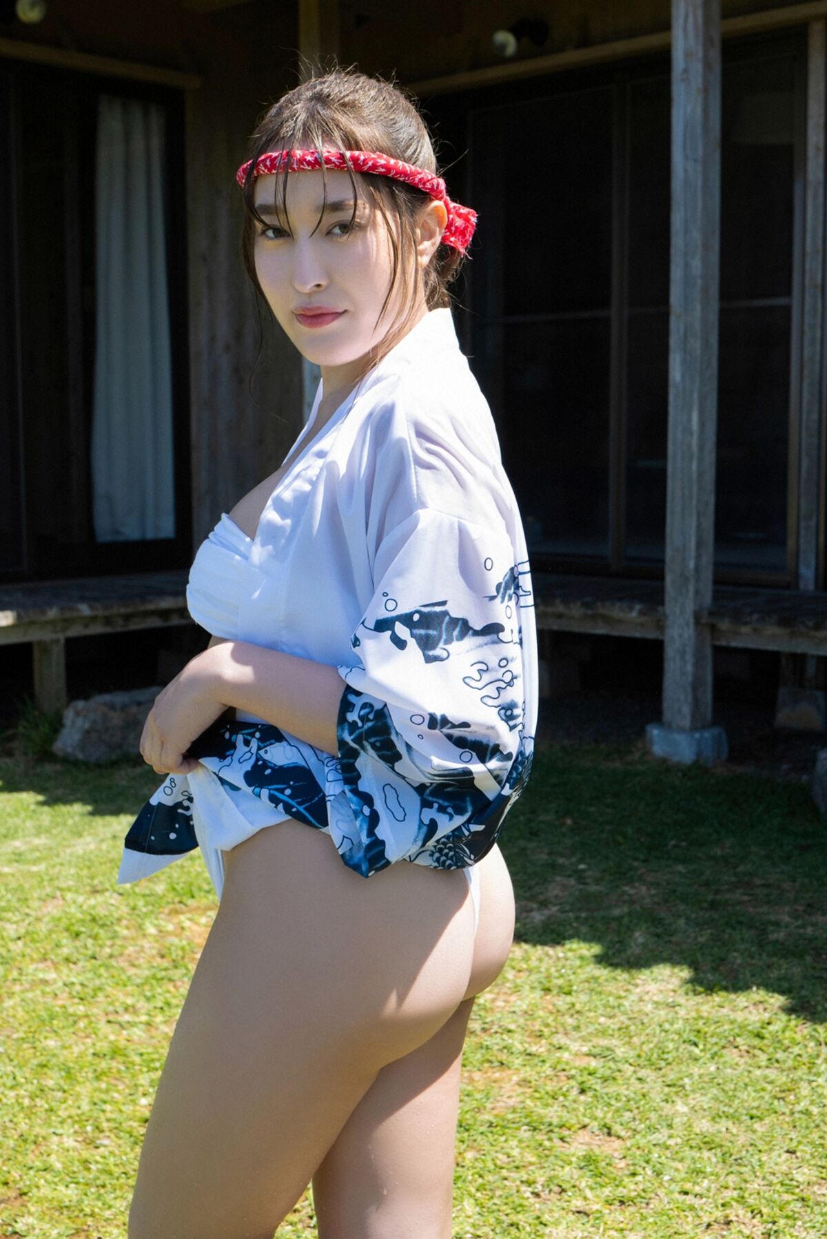 YS Web 2021-09-01 Vol.928 Rina Hirata 平田梨奈 – 元AKB48ひらりーの衝撃 泡風呂ショット