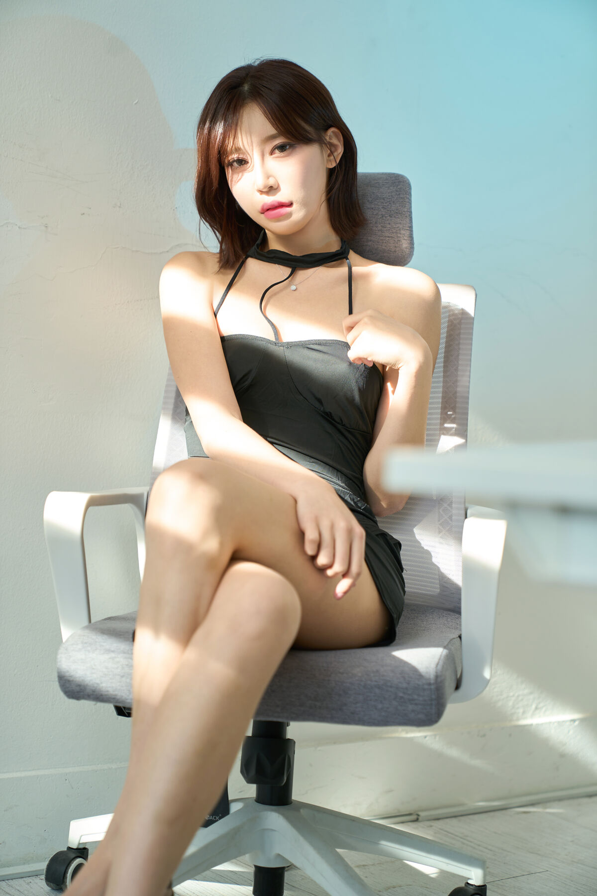 Ju Hee – Sneaking In The Office (71P)