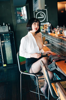[Loozy] Son Ye-Eun (손예은) – Tainted Love Bar