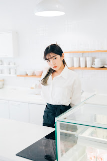 [Loozy] Sonson (손손) – Nude Apron