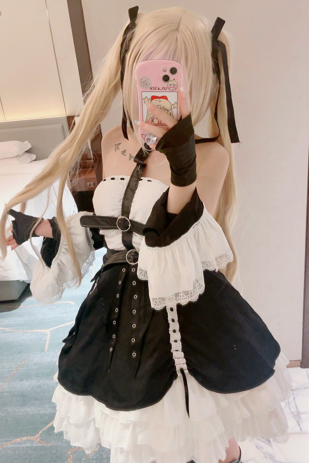 Coser@好吃的鹿鹿 And luluight – 顶级Cos白虎萝莉 私拍福利 Part01 (62P – 58V)