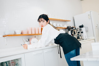 [Loozy] Sonson (손손) – Nude Apron