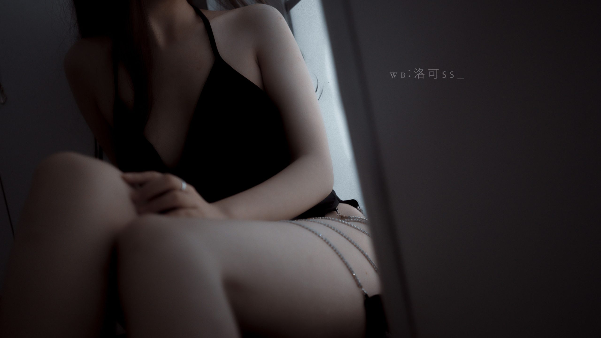 洛可ss - 光效黑吊带
