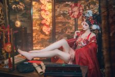 Coser@鹿八岁 – 闯进我家的凶凶年兽