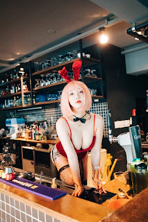 [Loozy] Son Ye-Eun (손예은) – Tainted Love Bar