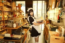 白莉爱吃巧克力 – 原理猪 打工女仆[130MB-11photos]