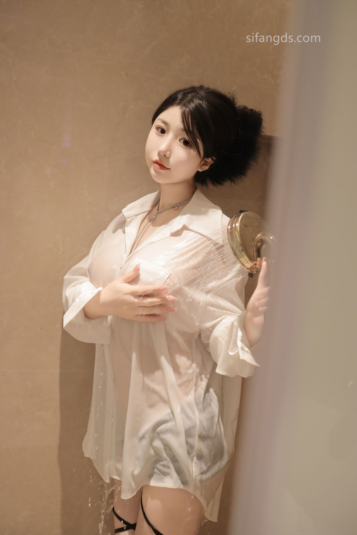 XR Uncensored Chen Xiao Hua 陈小花 – R18 秀人网模特 浴室中的激情 Part01 (47P – 8V)