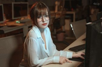 Coser@草莓味奈奈兔 办公教师 无水印